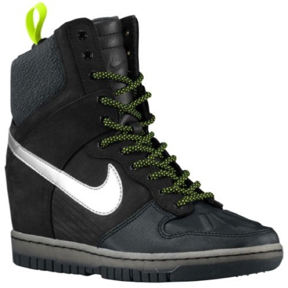 NIKE Women’s Dunk Sky Hi Sneakerboot 2.0, Size 6.5